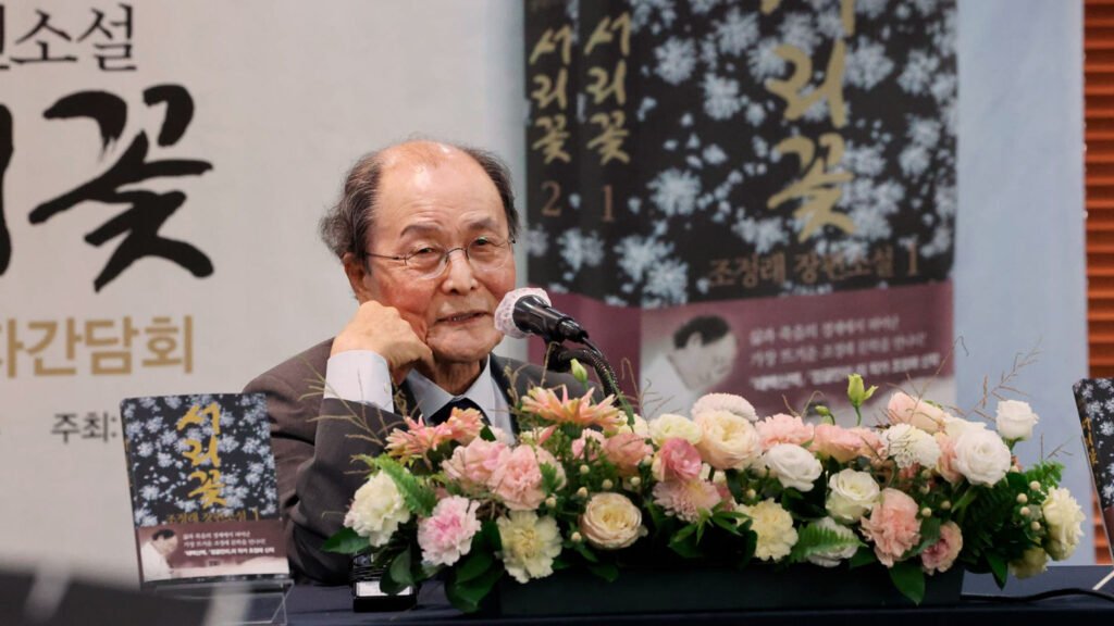 Jo Jung-rae, autor de 83 anos, lança novo livro na Coreia